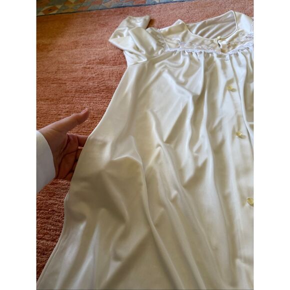 Shadowline Ivory Peignoir Robe Medium Button Front Lace Trim Vintage Nylon - Picture 6 of 8